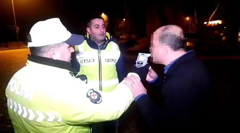 Alkollü Sürücü Polisi Dakikalarca Oyaladı