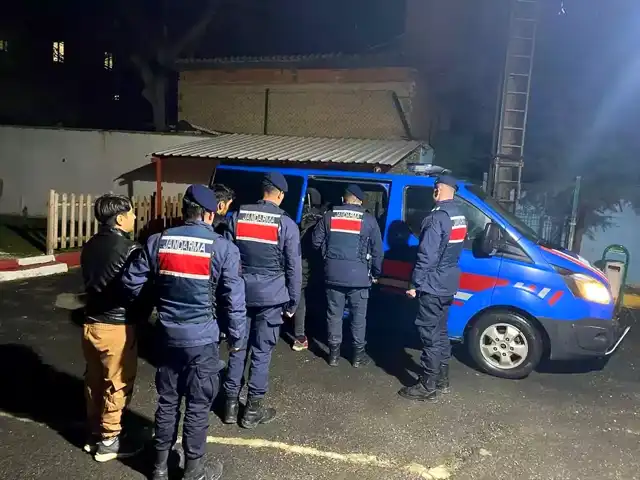 Edirne-Tekirdağ'da Düzensiz Göçmen Operasyonu: 14 Göçmen Yakalandı