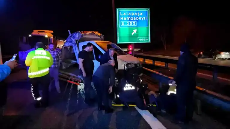 Trafik Kazası: İki Sürücü Yaralandı