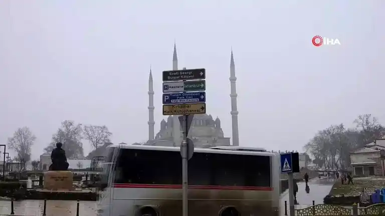 Edirne'de Yağışlar Devam Ediyor, Hayat Zorlaşıyor!