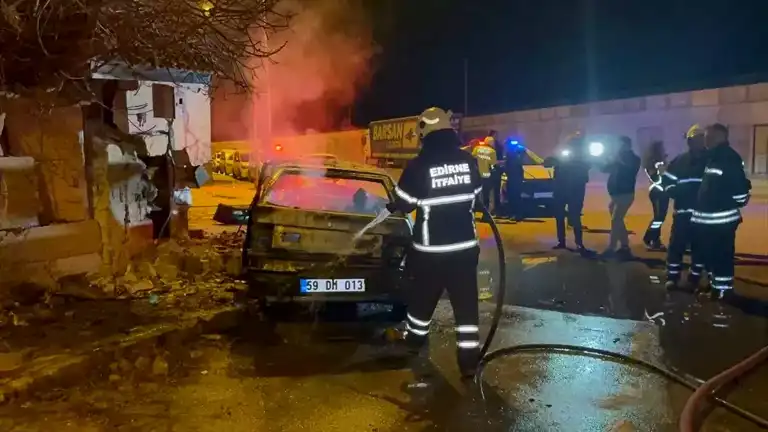 Edirne'de Trafik Kazası: 4 Kişi Yanarak Öldü