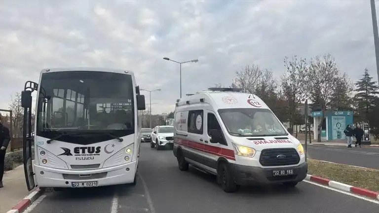 Edirne'de Minibüs Kazası: Öğrenci Yaralandı
