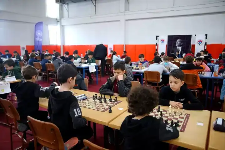 Edirne'de Minikler Satranç Turnuvası Heyecanı