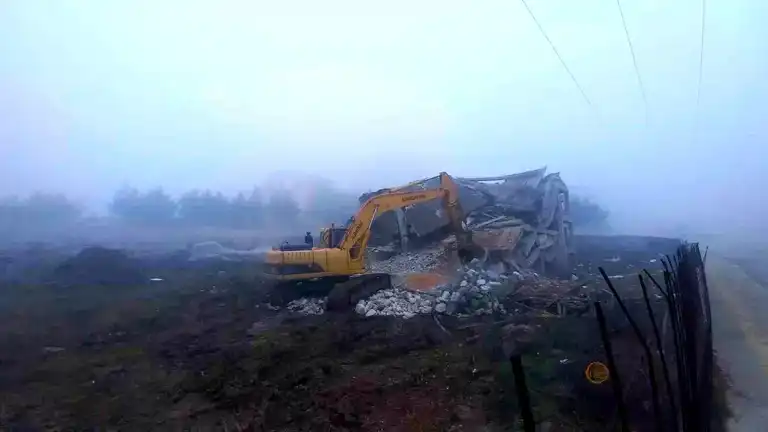 Edirne'de Riskli Bina Yıkıldı