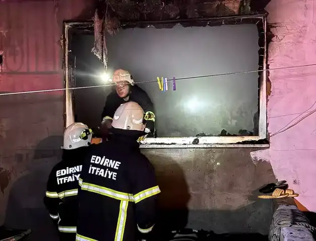 Edirne'de Tek Katlı Evde Yangın: Ev Kullanılamaz Hale Geldi
