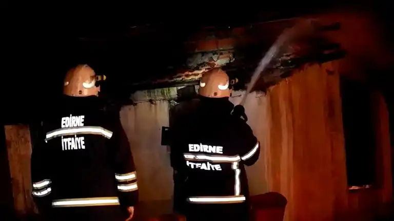 Edirne'de Alkollü Adam Yangından Kıl Payı Kurtuldu