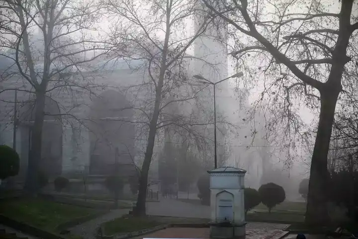 Edirne'de Yoğun Sis Hayatı Felç Etti