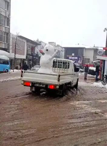 Keşan'da Kardan Adam Şehir Turunda!