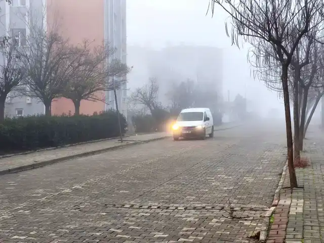 Keşan'da Sis Görüşü Sınırlı Bıraktı