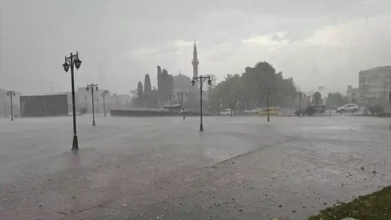 Marmara Bölgesinde Şiddetli Fırtına ve Yağış