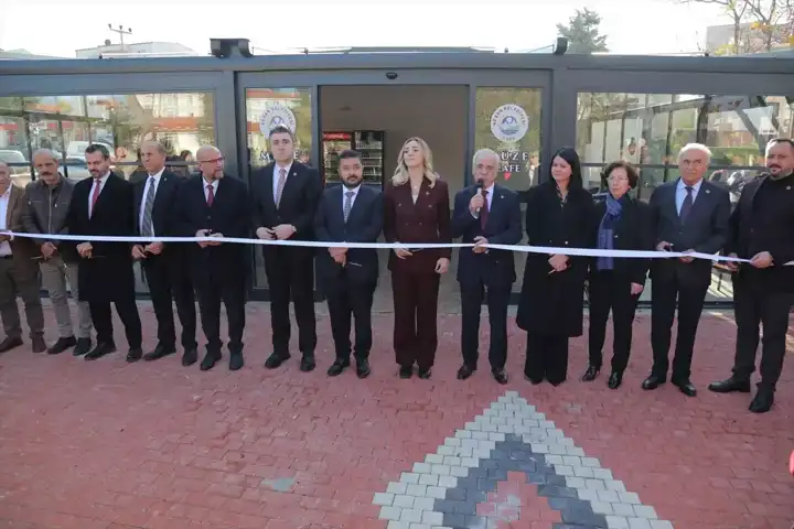 Kent, Kurtuluşunu Kutladı